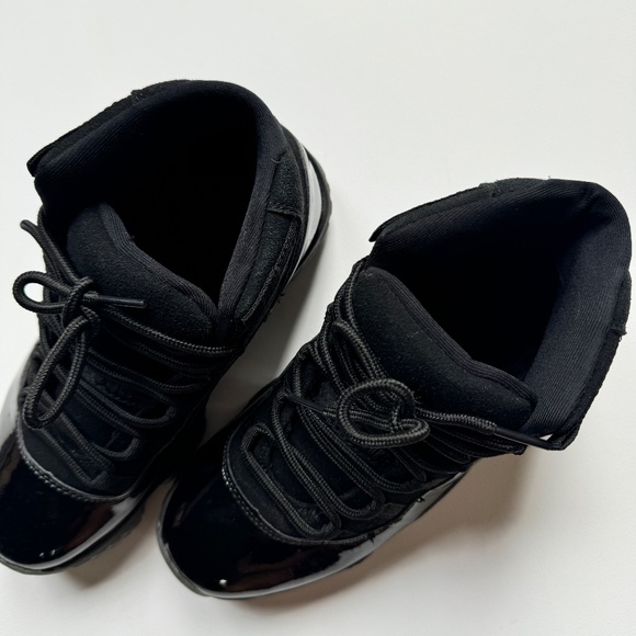 Jordan 11 Retro Cap and Gown All Black Sneakers Shoes Size 7Y - Picture 15 of 16